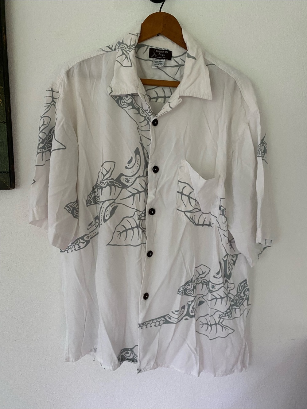 Wahine Toa design White & Gray Hawaiian Button-Up Shirt